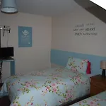 بيت شباب The River House دونغلو