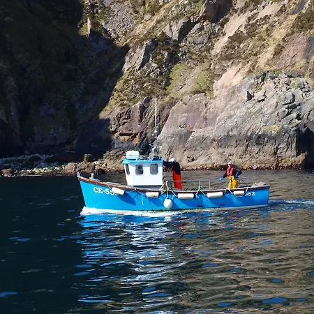 ホステル The River House ダングロー