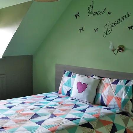 Hostal The River House *